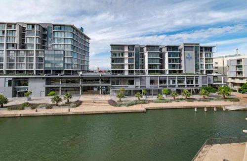 Victoria and Alfred Waterfront Apartment | Tranquil Waterfront Escape