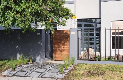 Cape Town House | Trendy spacious modern house within 2km away from Canal Walk Century Cty