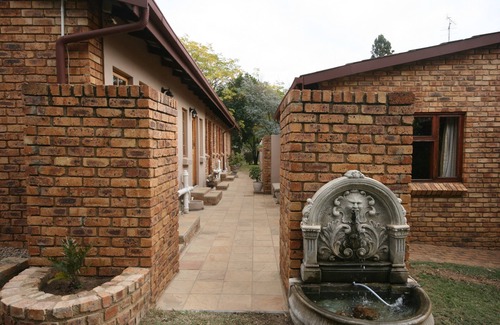 Greater Johannesburg Metropolitan Area Apartment | Twin Self-Catering Accommodation in Johannesburg, Fourways