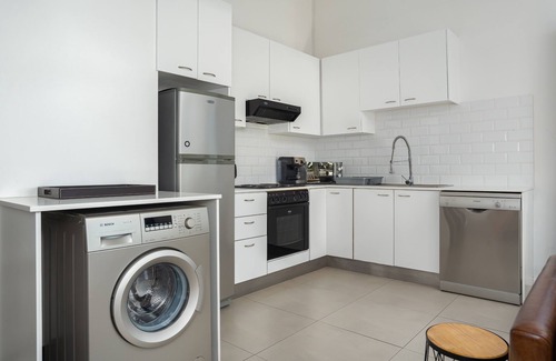 Camps Bay Apartment | Two Bedroom Apartment | Pool | Netflix | Sea Views