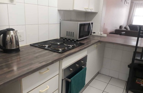 Greater Johannesburg Metropolitan Area Apartment | Two Bedroom Two Bathroom Central To Gautrain & Mall 5 Minutes Walk