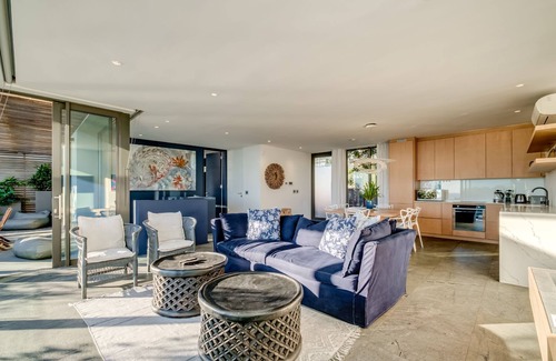 Camps Bay Apartment | Unique Camps Bay Apartment w Private Pool Coral Sea