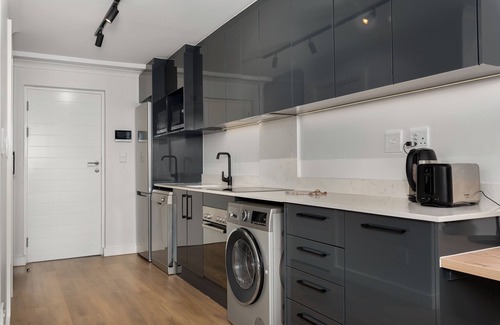 Claremont Apartment | Unit 529 Newlands Peak Studio Apartment