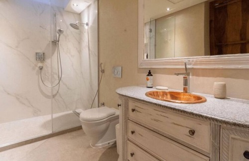 Victoria and Alfred Waterfront Apartment | Upmarket Waterfront Two Bedroom