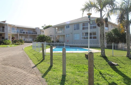 Manaba Beach Apartment | Uvongo Chalet 3