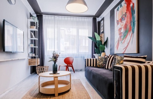 Harbiye Apartment | Vibrant Flat with Balcony 6 min to City Nisantasi