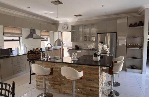 Hartbeespoort Villa | Villa ∙ 3 bedrooms ∙ 6 guests