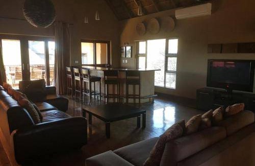 Leeupoort Villa | Villa ∙ 4 bedrooms ∙ 12 guests