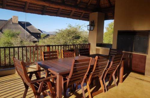 Leeupoort Villa | Villa ∙ 4 bedrooms ∙ 12 guests