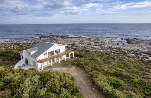 Betty's Bay House | Villa Vista - Four Bedroom House, Sleeps 8