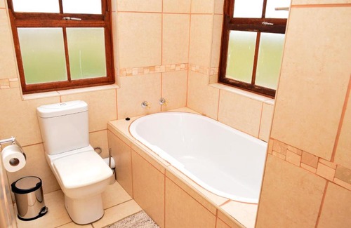 Vredefort Bed & Breakfast | Village Lodge Vaal de Grace