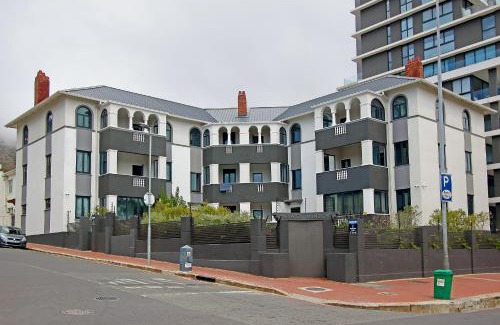Green Point Apartment | Warwick Mansions 7