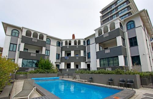 Green Point Apartment | Warwick Mansions 7