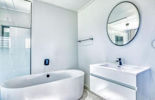 Greater Johannesburg Metropolitan Area Apartment | Waterfall luxury apartment