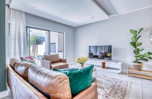 Greater Johannesburg Metropolitan Area Apartment | Waterfall luxury apartment