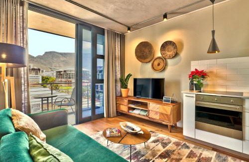 Cape Town City Centre House | Waterfront apartment with balcony & views