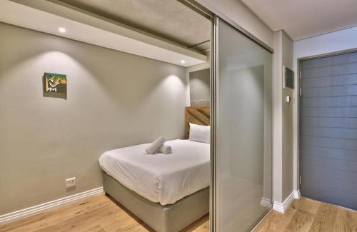 Cape Town City Centre House | Waterfront apartment with balcony & views