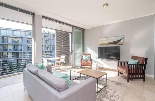 Victoria and Alfred Waterfront Apartment | Waterfront Canal Stunning Apartment