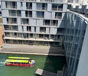 Victoria and Alfred Waterfront Apartment | Waterfront Canal Stunning Apartment