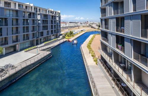 Victoria and Alfred Waterfront Apartment | Waterfront Canal Stunning Apartment