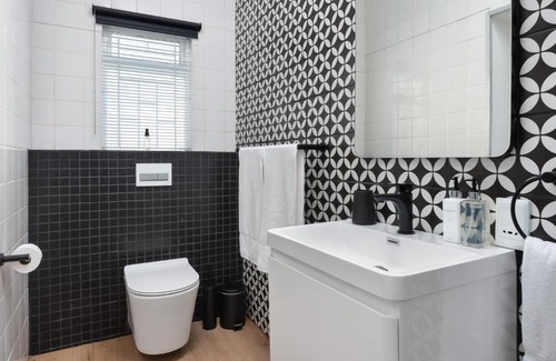 Green Point Apartment | Wessels Road 11 Downstairs