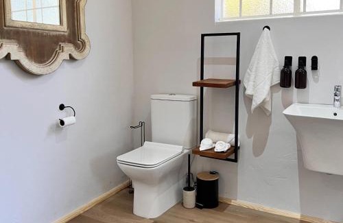 White River House | Whispering Thorns Off-Site Apartment