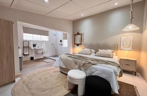 White River House | Whispering Thorns Off-Site Apartment