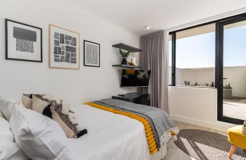 Cape Town City Centre Apartment | Woodstock: Studio Aprt with Secure Parking