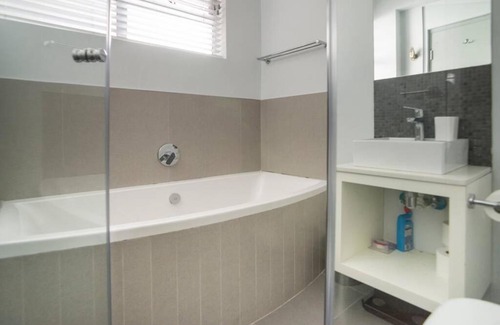 Green Point Apartment | World Travellers Eclectic Apartment