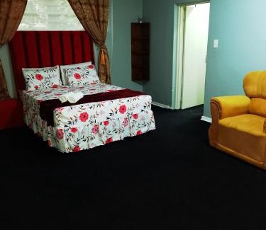 Greater Johannesburg Metropolitan Area House | Yellow Stars Guesthouse