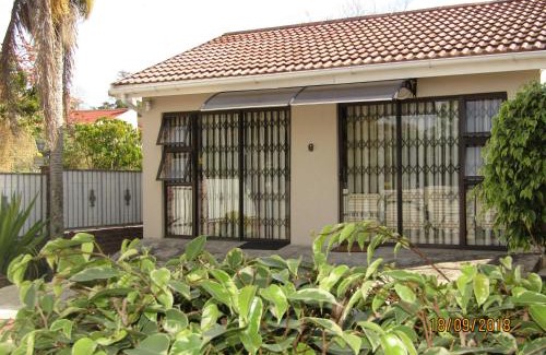 Amalinda Bed & Breakfast | Yolonwabo Bed & Beakfast