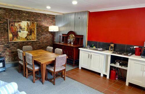 Clarens House | 290 m² House ∙ 2 bedrooms ∙ 127 guests