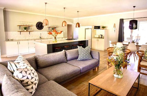 Clarens House | 270 m² House ∙ 4 bedrooms ∙ 8 guests