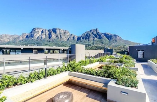 Claremont Apartment | #001 Newlands Peak Elegance