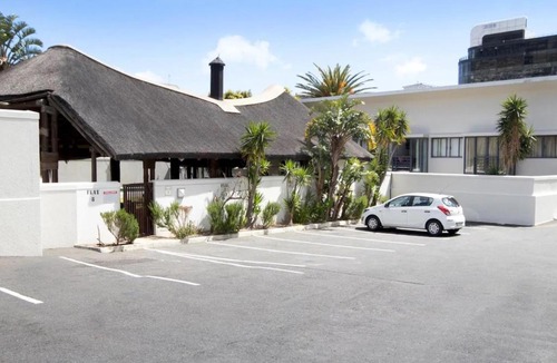 Sea Point Apartment | 1 Bed apartment in beautiful Planet Africa
