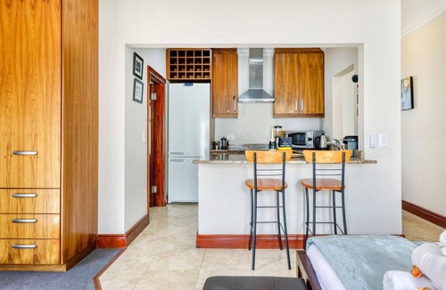 Camps Bay Apartment | 1 Bedroom 1 Bathroom 50sqm Apartment with Mountain Views
