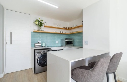 Three Anchor Bay Apartment | 1 Bedroom Apartment, Seapoint, Cape Town, South Africa