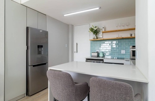 Three Anchor Bay Apartment | 1 Bedroom Apartment, Seapoint, Cape Town, South Africa