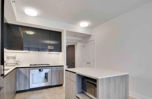 Rincon Hill Condo | 1 Bedroom Condo L-67142 by Houzlet