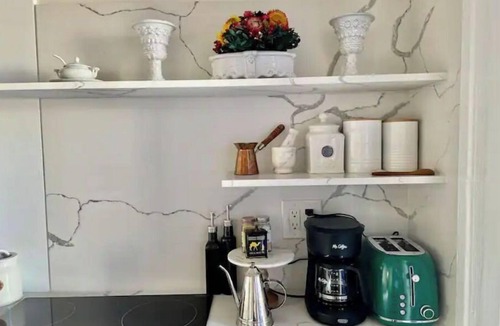Oakland Apartment | 1-bedroom Victorian flat just 10 minutes drive to San Francisco Bay. Parking.