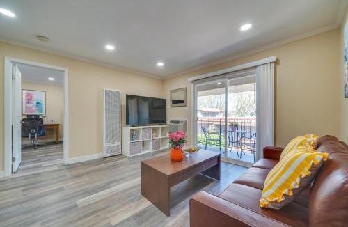 Pleasanton House | 1 Block to Dtwn Pleasanton: Condo w/Pool Access