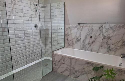 Oudtshoorn House | 1 CAMDEBO