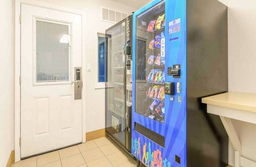 Hayward Apartment | 1 Full Bed|ADA/RI Shower