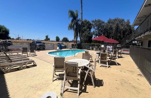 East San Jose Apartment | 1 Full Bed | Mobil Acc Tub NS Micfridge