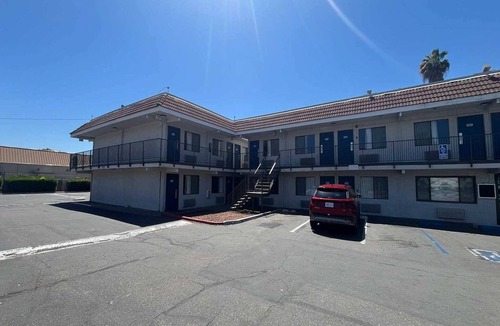 East San Jose Apartment | 1 Full Bed | Mobil Acc Tub NS Micfridge