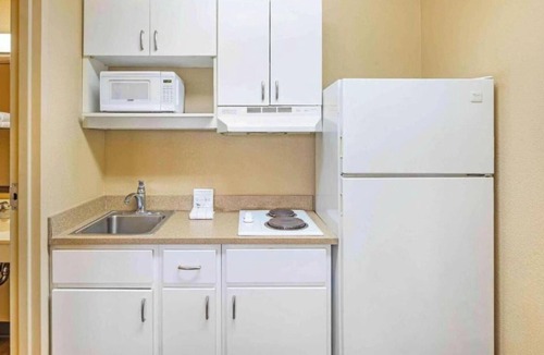 South Natomas Apartment | 1 King Bed | Mob Acc RI Shwr Ste Nsmk Ktchn