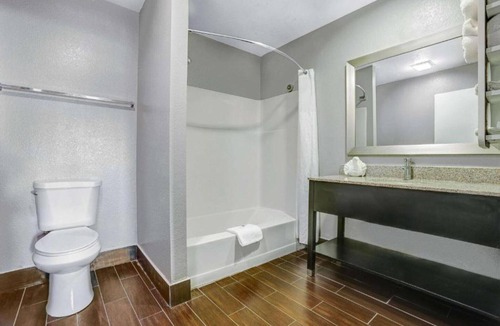Ukiah Apartment | 1 King Bed|Non-Smoking,Kitchen