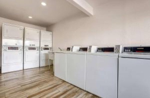 Ukiah Apartment | 1 King Bed|Non-Smoking