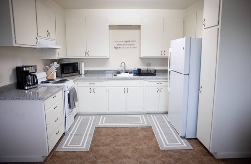Longfellow Apartment | 1 mile from Kaiser Oakland, Alta Bates, & UCSF Benioff Children's Hospital.