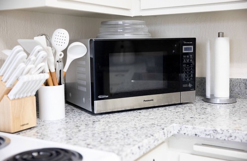 Longfellow Apartment | 1 mile from Kaiser Oakland, Alta Bates, & UCSF Benioff Children's Hospital.